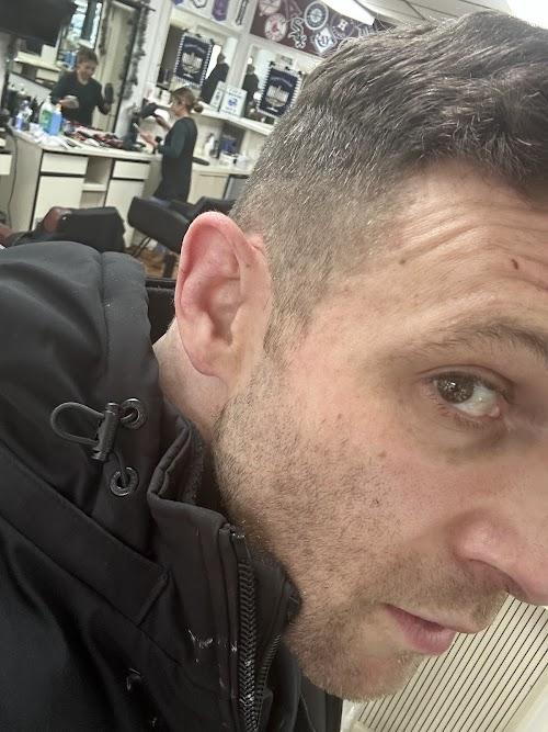 Manny's Unisex Haircutting